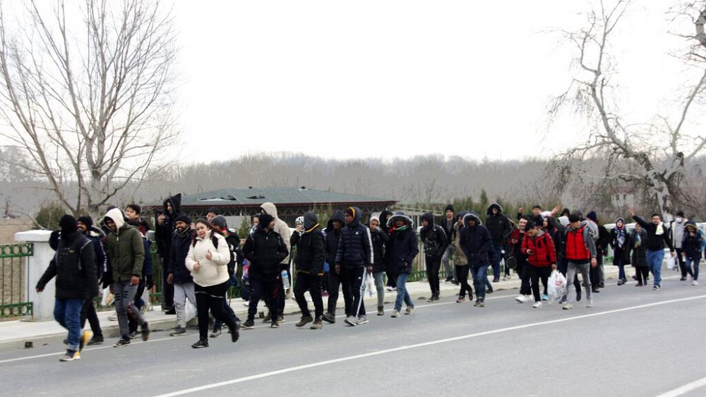EU tells Turkey to 'honour commitments' to curb migration as hundreds of refugees head to the border